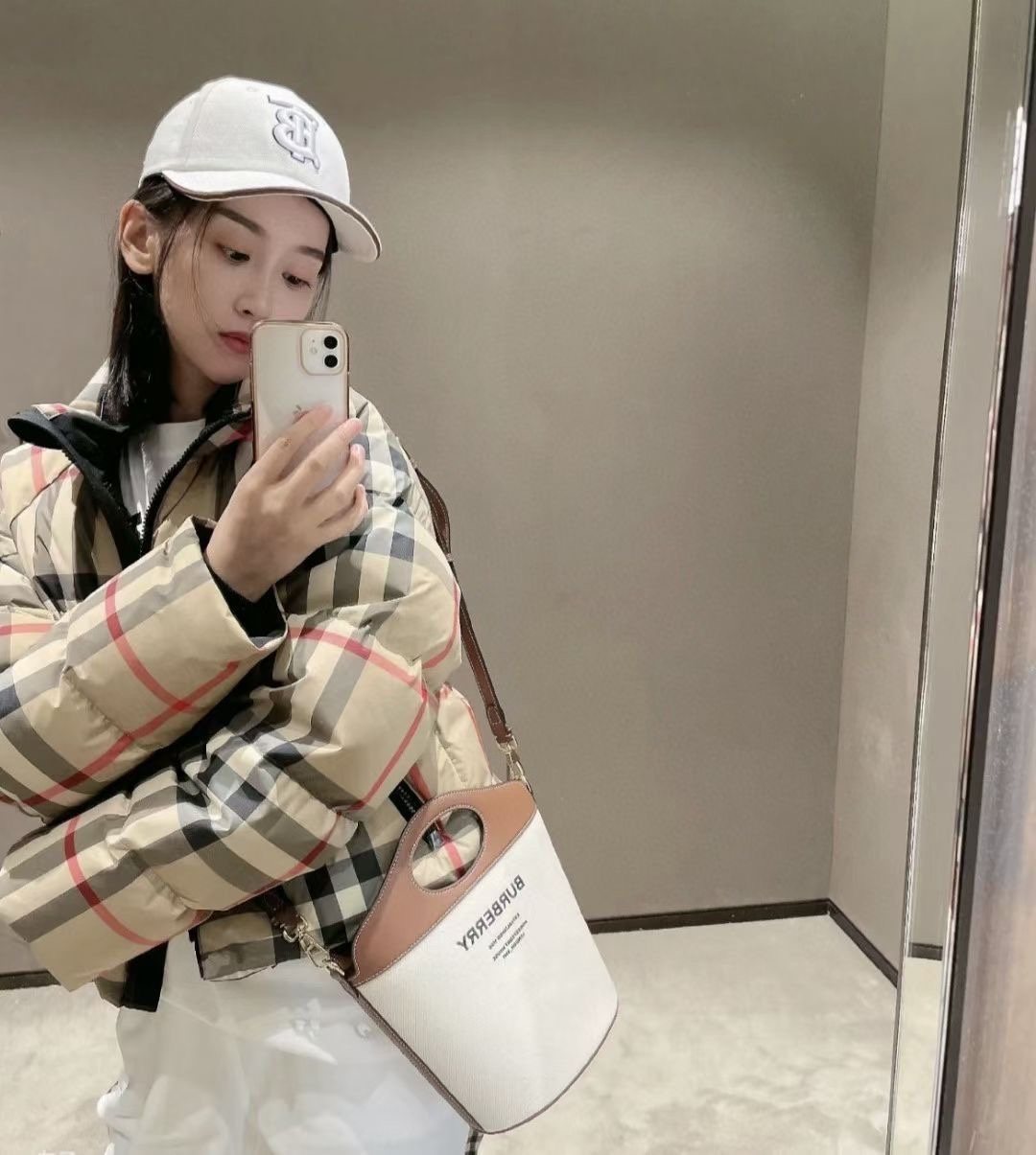 Burberry Beige and Navy Check Short Puffer Jacket — context