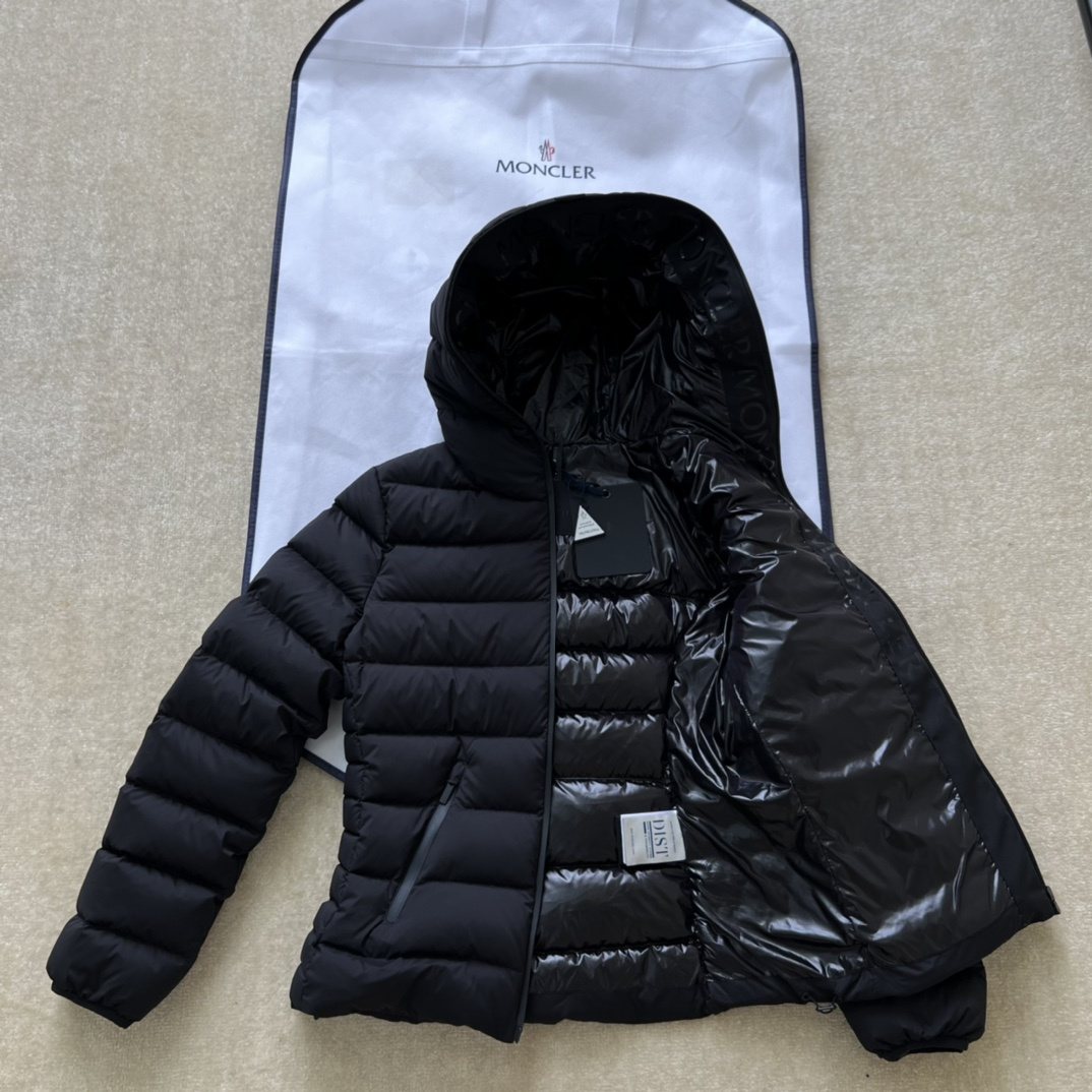 Moncler Hooded Letter Graphic Puffer Coat — detail