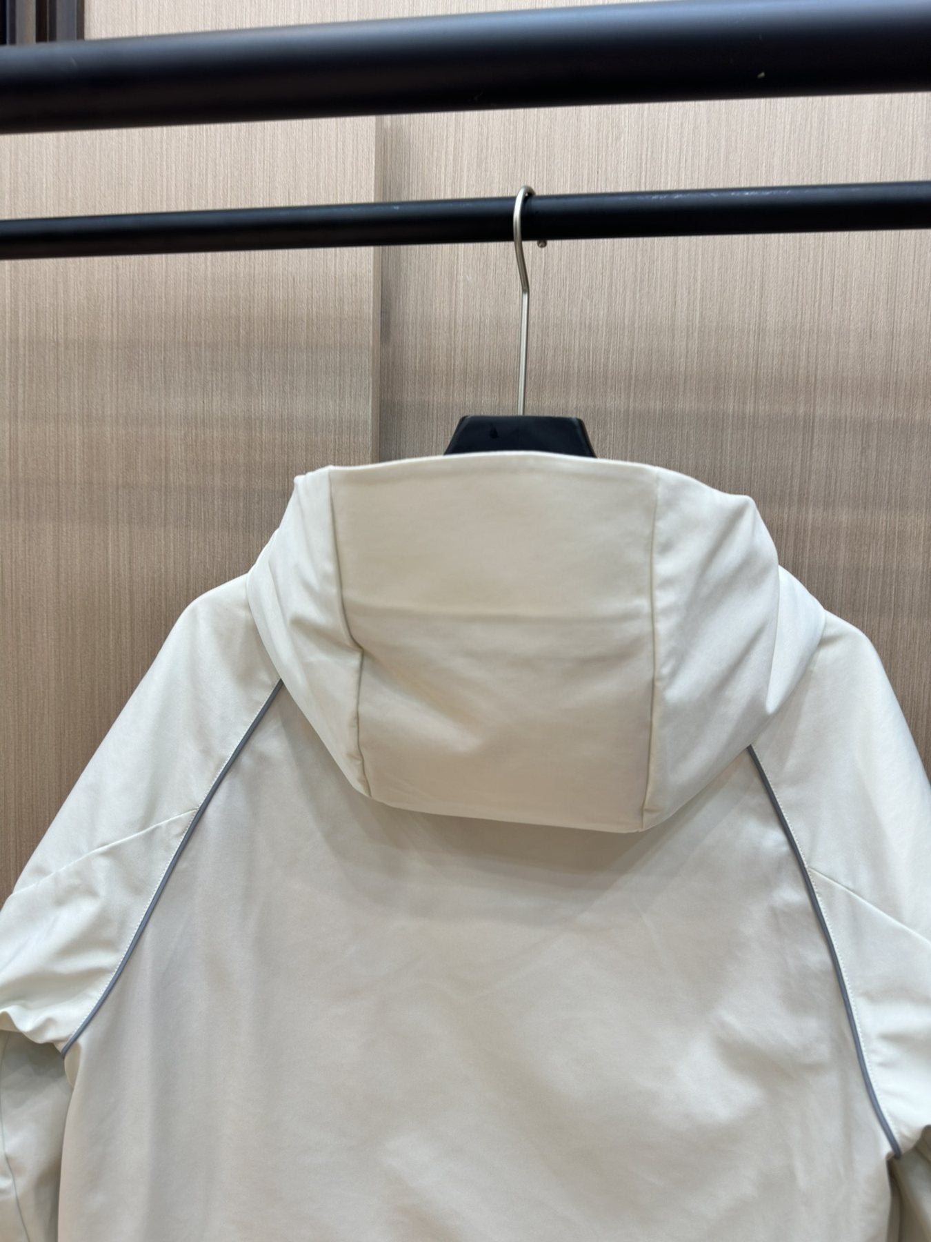 Burberry Hooded Utility Short Down Jacket — detail