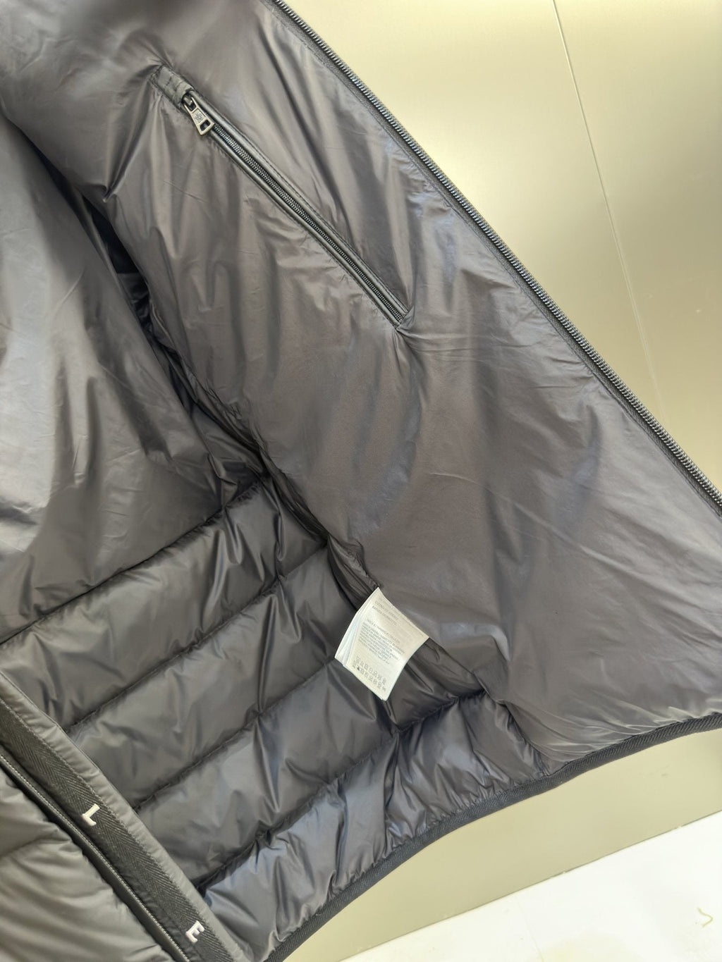 Men Moncler coat Hooded Quilted Puffer Jacket — fabric_closeup